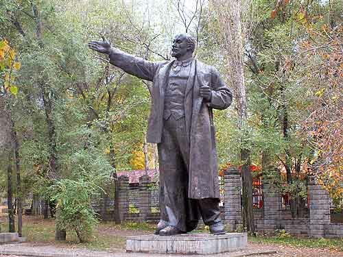 Памятник Ленину в Алматы