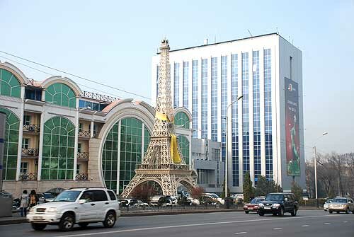 Улица Фурманова в Алматы